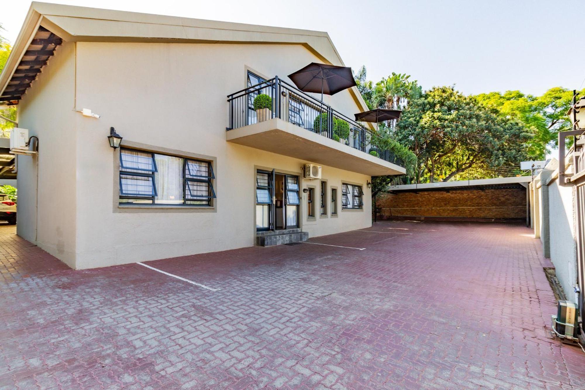 Pumleni Guesthouse Hartbeespoort Exterior photo