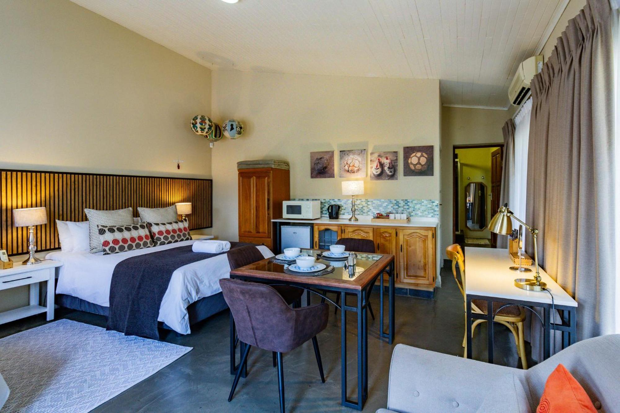 Pumleni Guesthouse Hartbeespoort Exterior photo