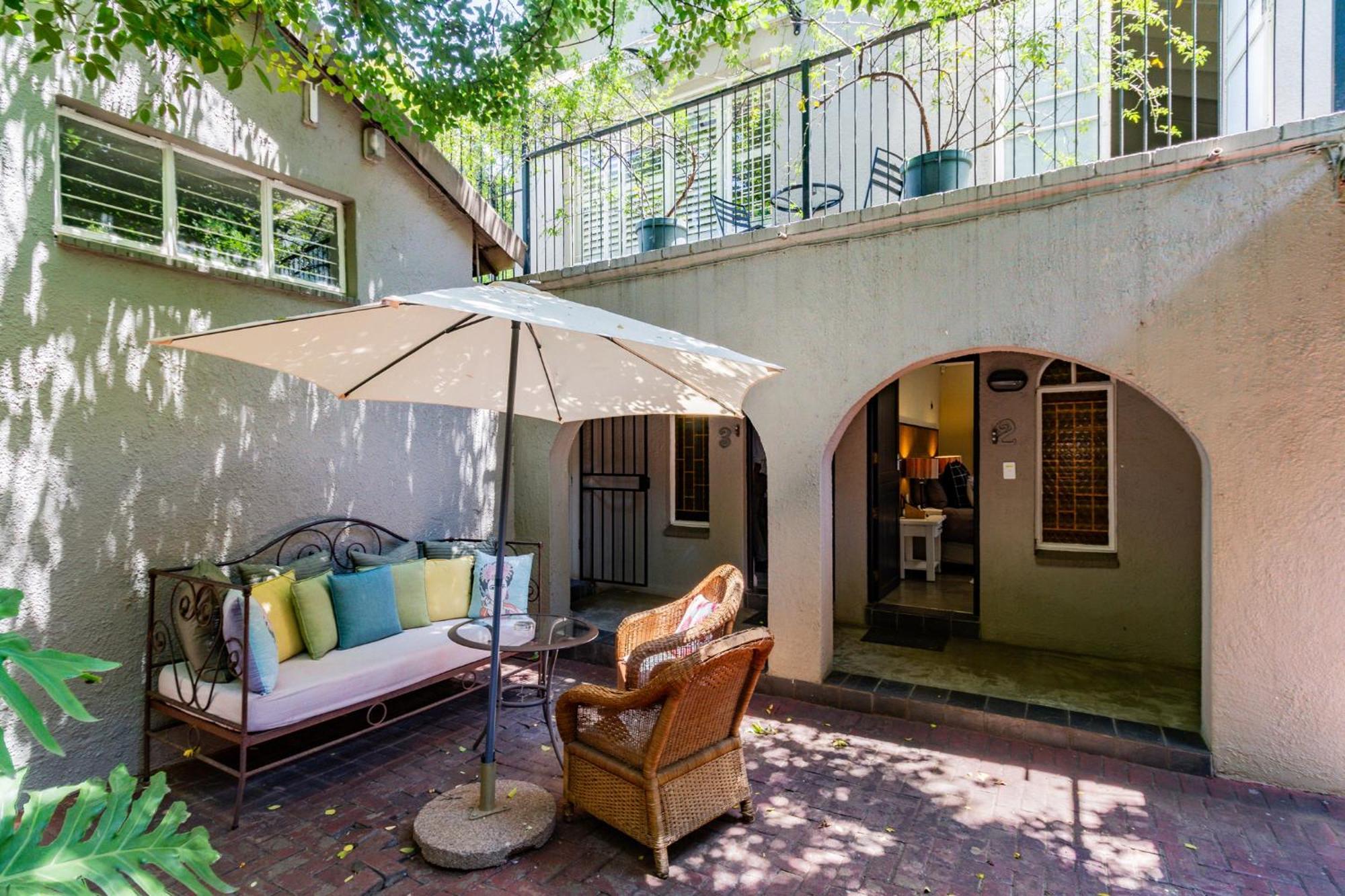 Pumleni Guesthouse Hartbeespoort Exterior photo