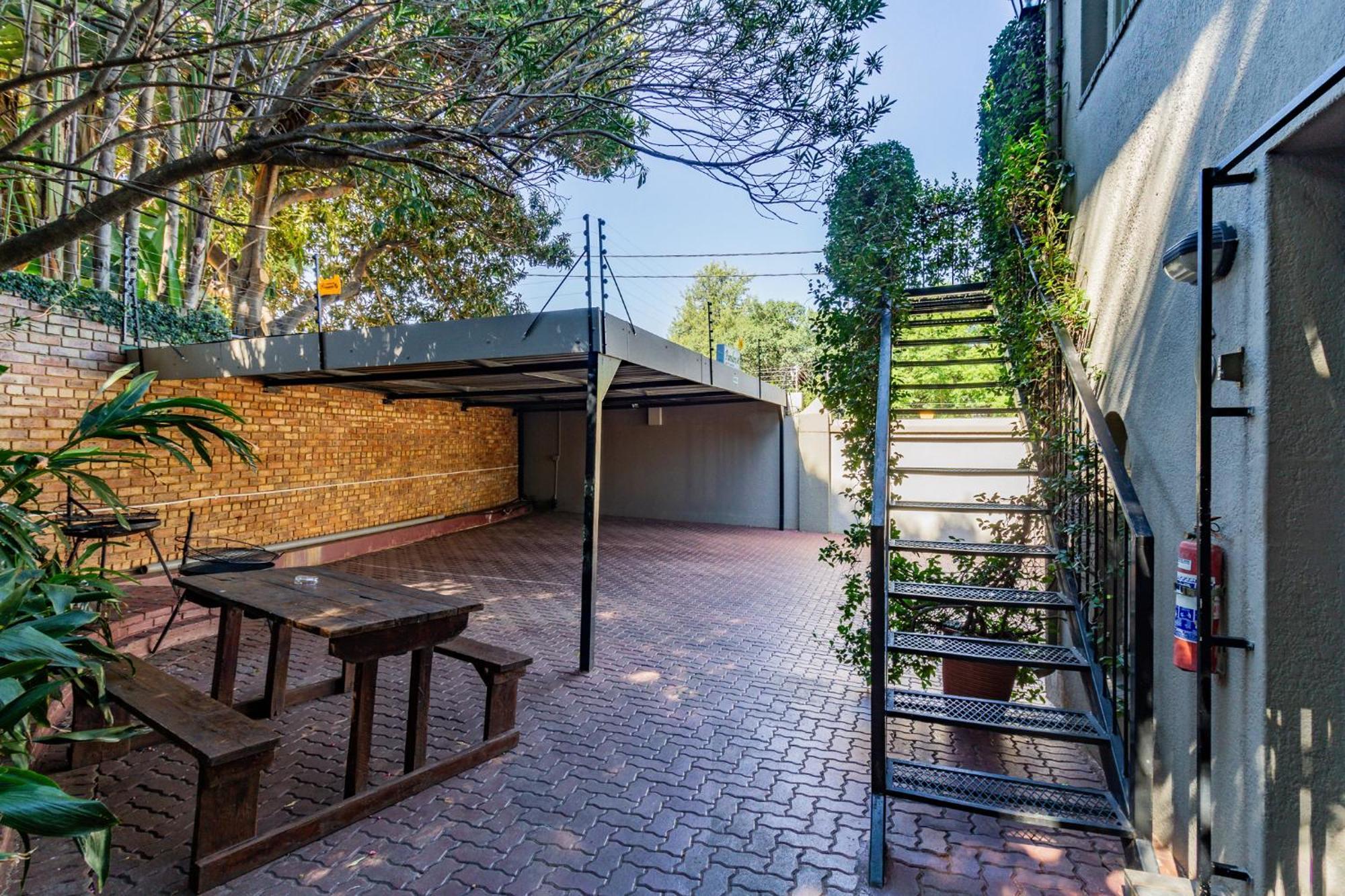 Pumleni Guesthouse Hartbeespoort Exterior photo