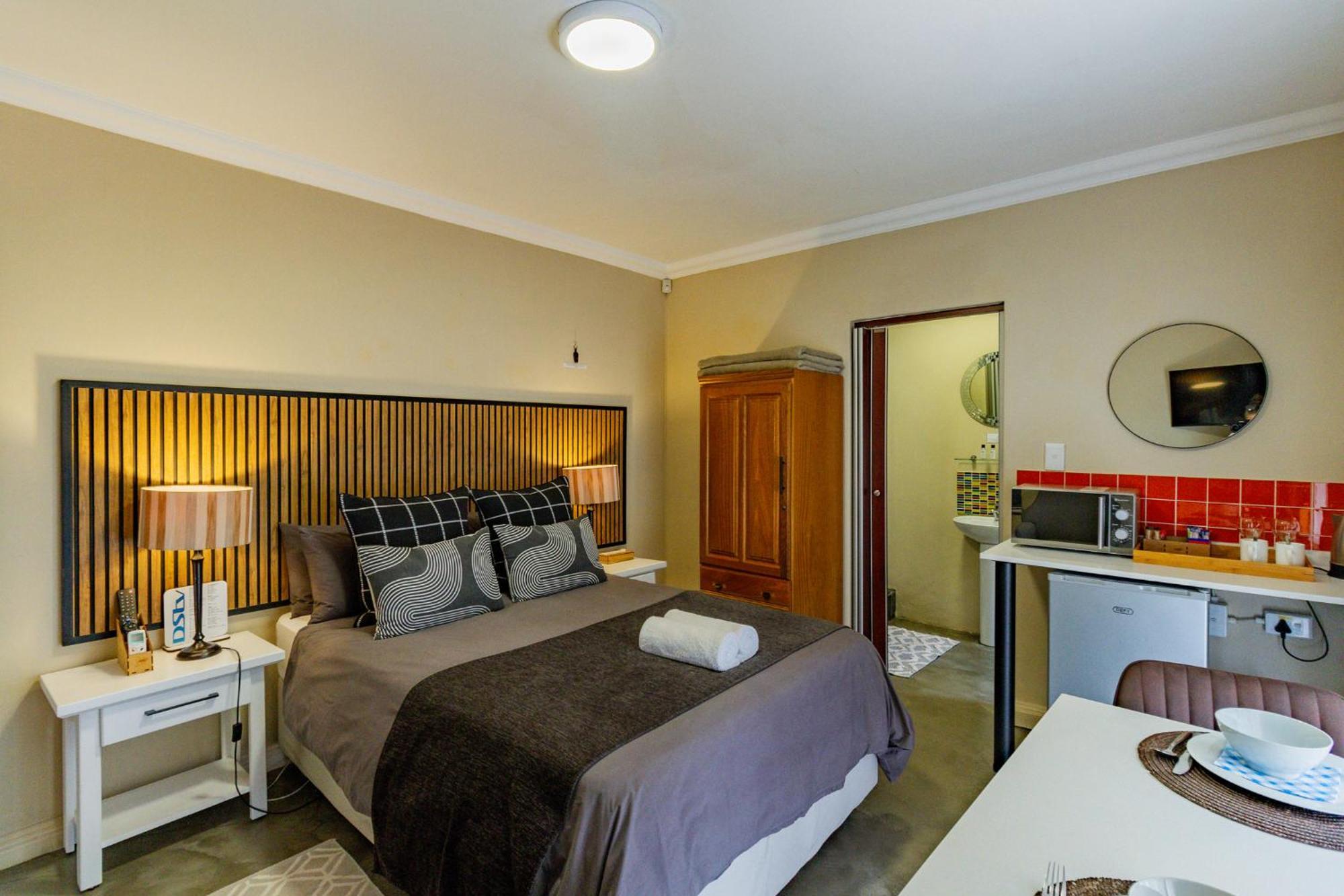 Pumleni Guesthouse Hartbeespoort Exterior photo